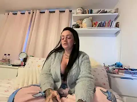Check-out your craziest wishes with our pick of gaming cams models, featuring big knockers, round tails and tight twats.