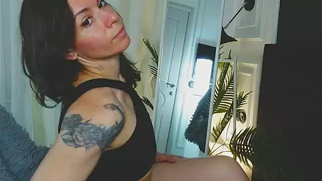 Check-out your craziest wishes with our pick of gaming cams models, featuring big knockers, round tails and tight twats.