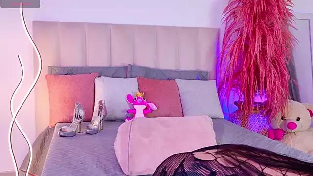 Check-out your craziest wishes with our pick of gaming cams models, featuring big knockers, round tails and tight twats.