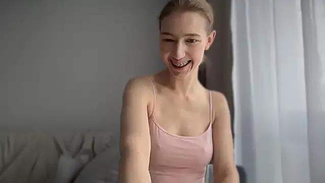 solar_bella from StripChat is Freechat