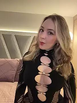 SophieeMills from StripChat is Freechat
