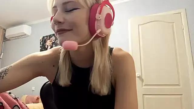 Check-out your craziest wishes with our pick of gaming cams models, featuring big knockers, round tails and tight twats.