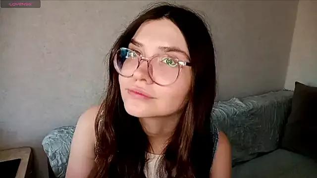 StacyMillerBom from StripChat is Freechat