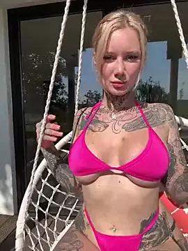 Check-out your craziest wishes with our pick of gaming cams models, featuring big knockers, round tails and tight twats.