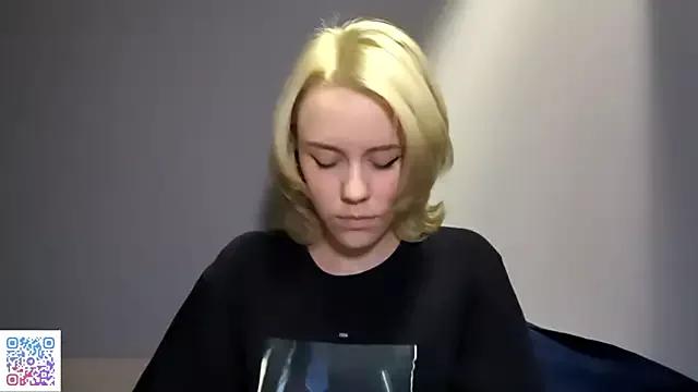 Stelline_ from StripChat is Freechat