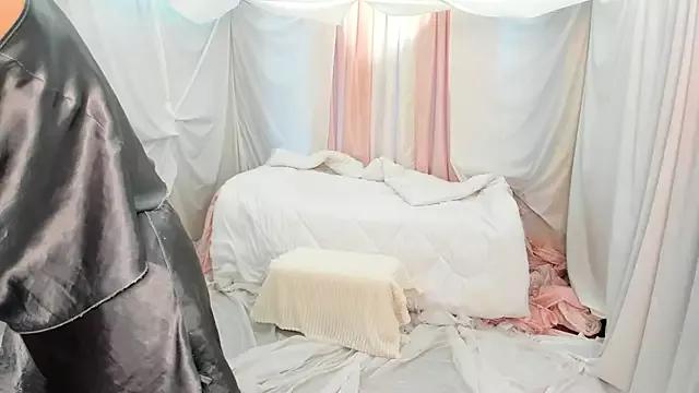 Check-out your craziest wishes with our pick of gaming cams models, featuring big knockers, round tails and tight twats.