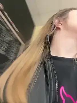 Strawberryyyyik from StripChat is Freechat