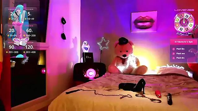 Check-out your craziest wishes with our pick of gaming cams models, featuring big knockers, round tails and tight twats.