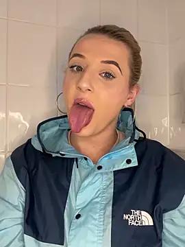 Photos of Strongqueen from StripChat is Freechat