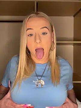 Check-out your craziest wishes with our pick of gaming cams models, featuring big knockers, round tails and tight twats.