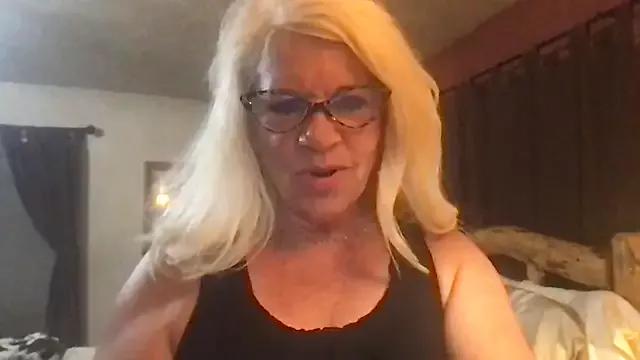 SubMissOlivia from StripChat is Freechat