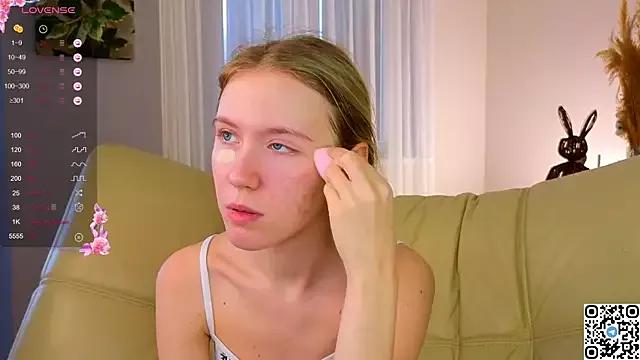 Check-out your craziest wishes with our pick of gaming cams models, featuring big knockers, round tails and tight twats.