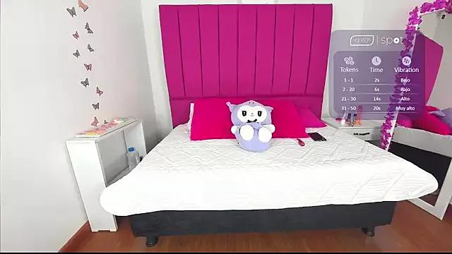 Sunnysmiith from StripChat is Freechat