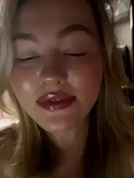 SunshineEmma from StripChat is Freechat