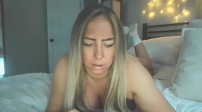 Check-out your craziest wishes with our pick of gaming cams models, featuring big knockers, round tails and tight twats.