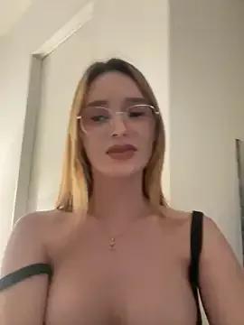 surprisecockmia from StripChat is Freechat