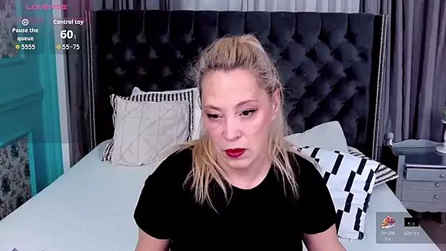 Check-out your craziest wishes with our pick of gaming cams models, featuring big knockers, round tails and tight twats.