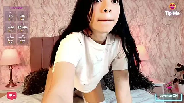 Sweet_Little_Doll_ from StripChat is Freechat