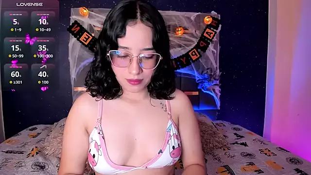 Check-out your craziest wishes with our pick of gaming cams models, featuring big knockers, round tails and tight twats.