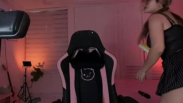 Check-out your craziest wishes with our pick of gaming cams models, featuring big knockers, round tails and tight twats.