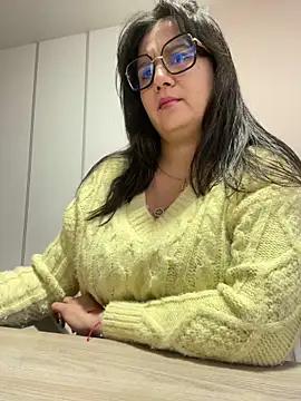 SWEETLILY18 from StripChat