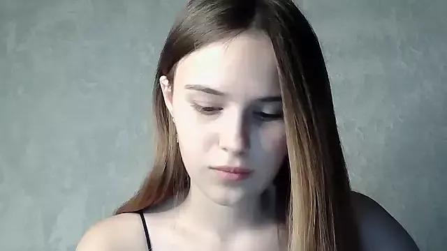 SweetLoraa from StripChat is Freechat