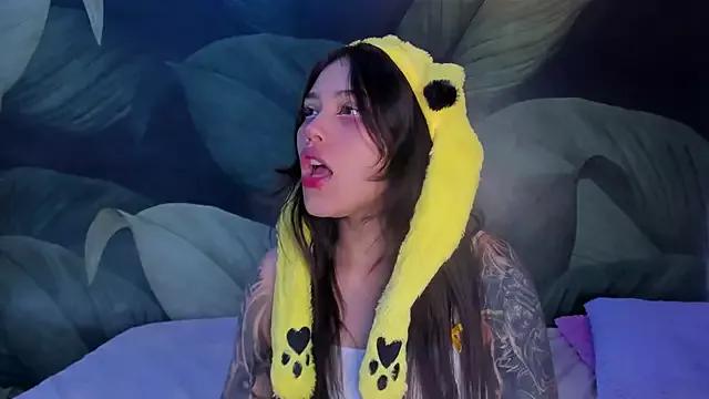 Check-out your craziest wishes with our pick of gaming cams models, featuring big knockers, round tails and tight twats.