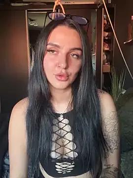 SweetYasmiine from StripChat is Freechat