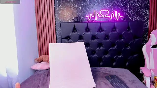 Check-out your craziest wishes with our pick of gaming cams models, featuring big knockers, round tails and tight twats.