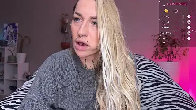 Check-out your craziest wishes with our pick of gaming cams models, featuring big knockers, round tails and tight twats.