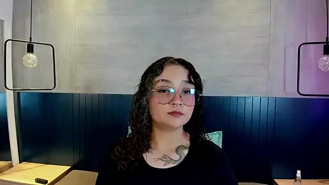 tara_black from StripChat is Freechat