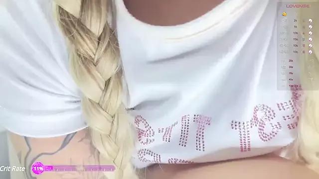 Tenderiris_ from StripChat is Freechat