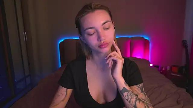 Check-out your craziest wishes with our pick of gaming cams models, featuring big knockers, round tails and tight twats.