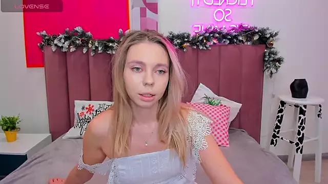 Check-out your craziest wishes with our pick of gaming cams models, featuring big knockers, round tails and tight twats.