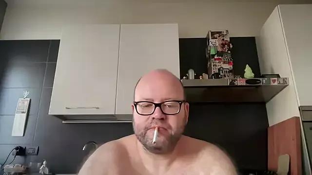 theitalianbear from StripChat is Freechat