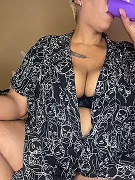 THICKBUNNYCHICKxxx from StripChat is Freechat