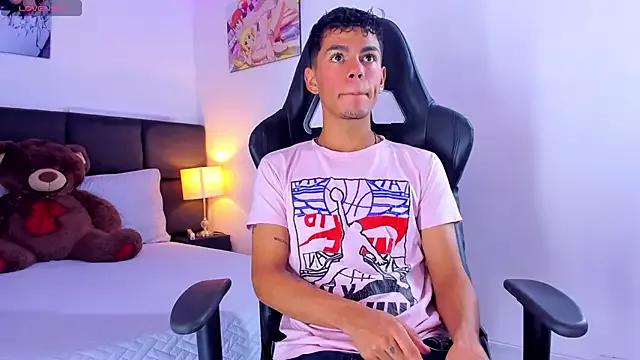 thomasxjhonson from StripChat is Freechat