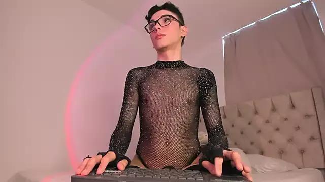 Check-out your craziest wishes with our pick of gaming cams models, featuring big knockers, round tails and tight twats.