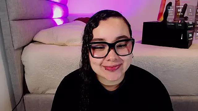 Tiffany-Giil from StripChat is Freechat