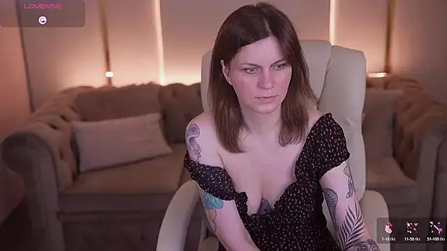 TinaMelt from StripChat is Freechat
