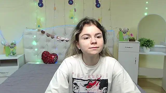 TinaRedly from StripChat is Freechat