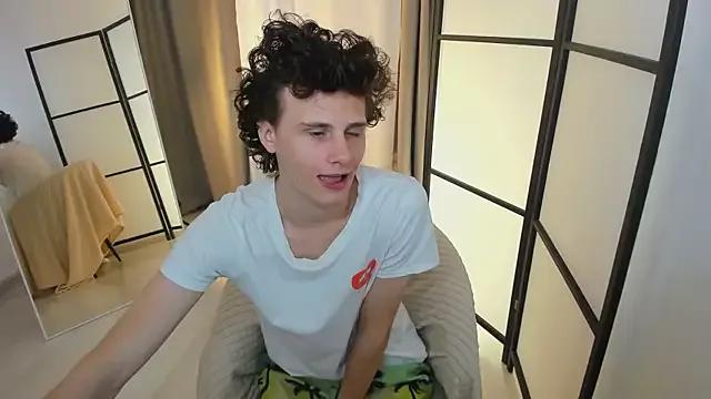 Tom_Williamse from StripChat is Freechat