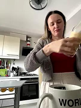 TomilaSi from StripChat is Freechat