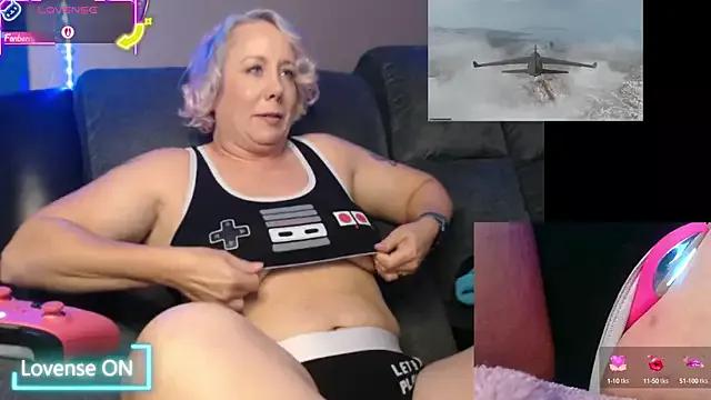 Check-out your craziest wishes with our pick of gaming cams models, featuring big knockers, round tails and tight twats.