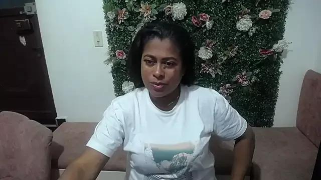 Tu-Reina from StripChat is Freechat