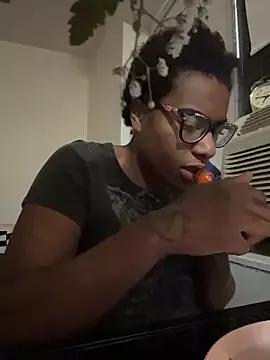 Tu_GataLinda from StripChat is Freechat