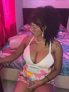 Tyra_bank webcams show profile image 