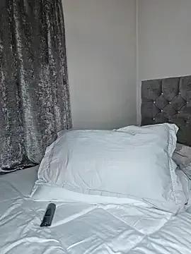 UK_bella from StripChat is Freechat