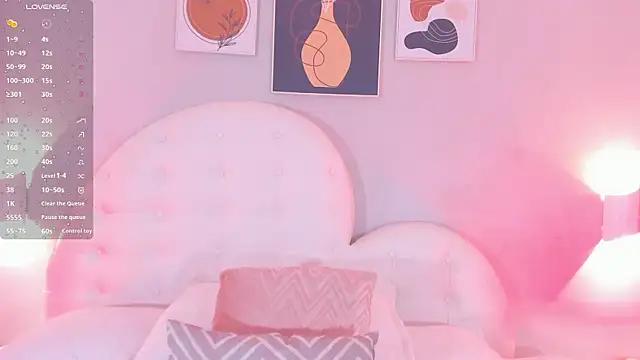 Check-out your craziest wishes with our pick of gaming cams models, featuring big knockers, round tails and tight twats.