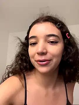 uniquerossie from StripChat is Freechat